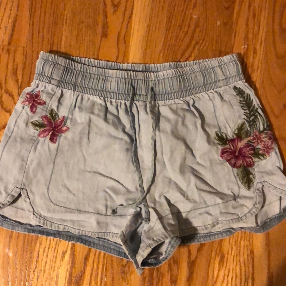 **never worn*Flowy blue shorts with floral pattern